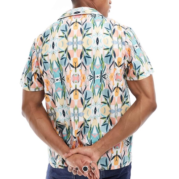 Colorful Geometric Button-Up Shirt - Picture 4 of 5